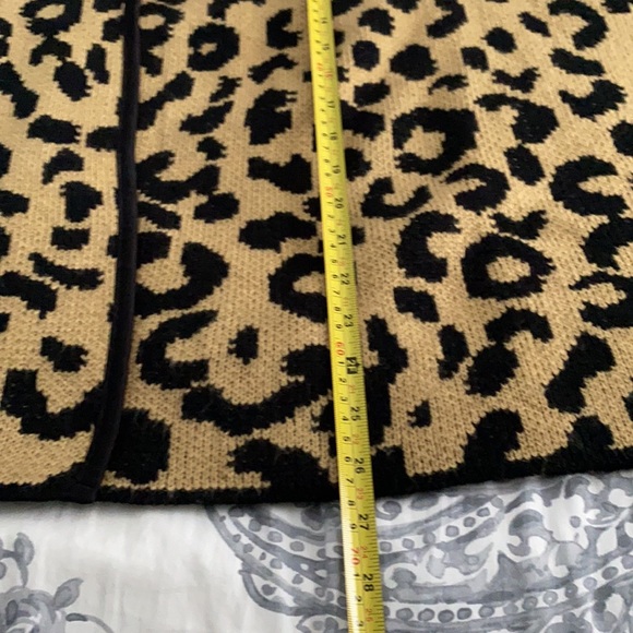 NWOT Leopard knit sweater / cape with clasp. One size fits most. - Picture 9 of 12